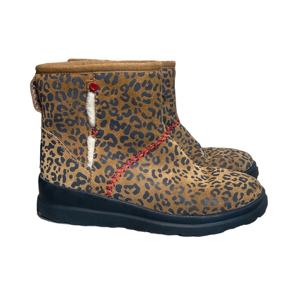 UGG Shoes - UGG I Heart Ugg Leopard Print Sherpa Lined Boots Rubber Sole Size 6